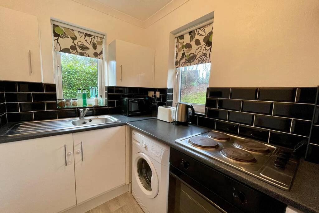 Вилла House Near Llandaff For Up To 6 With Parking Кардифф Экстерьер фото